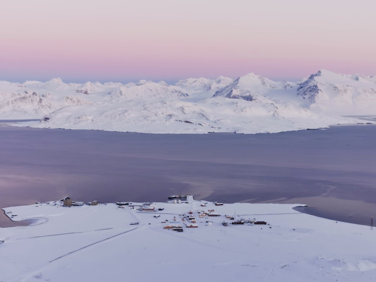 European collaboration provides new insights into the warming and melting Svalbard snowpack